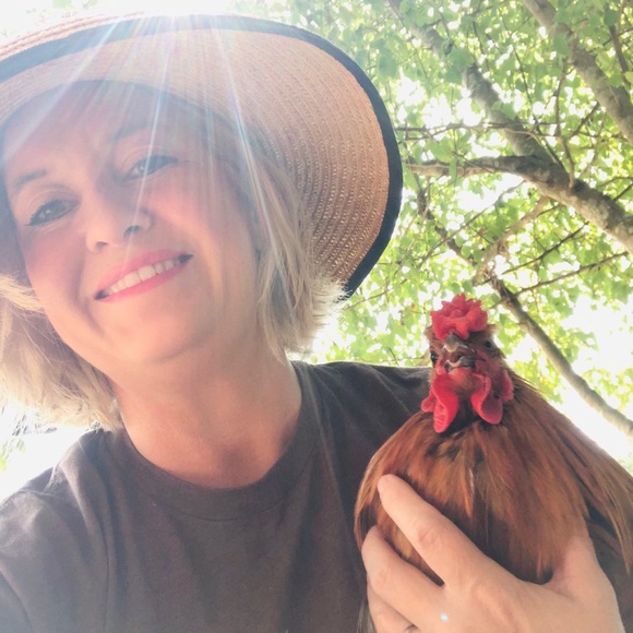 Meet your Posher, Leigh - Picture 2 of 3